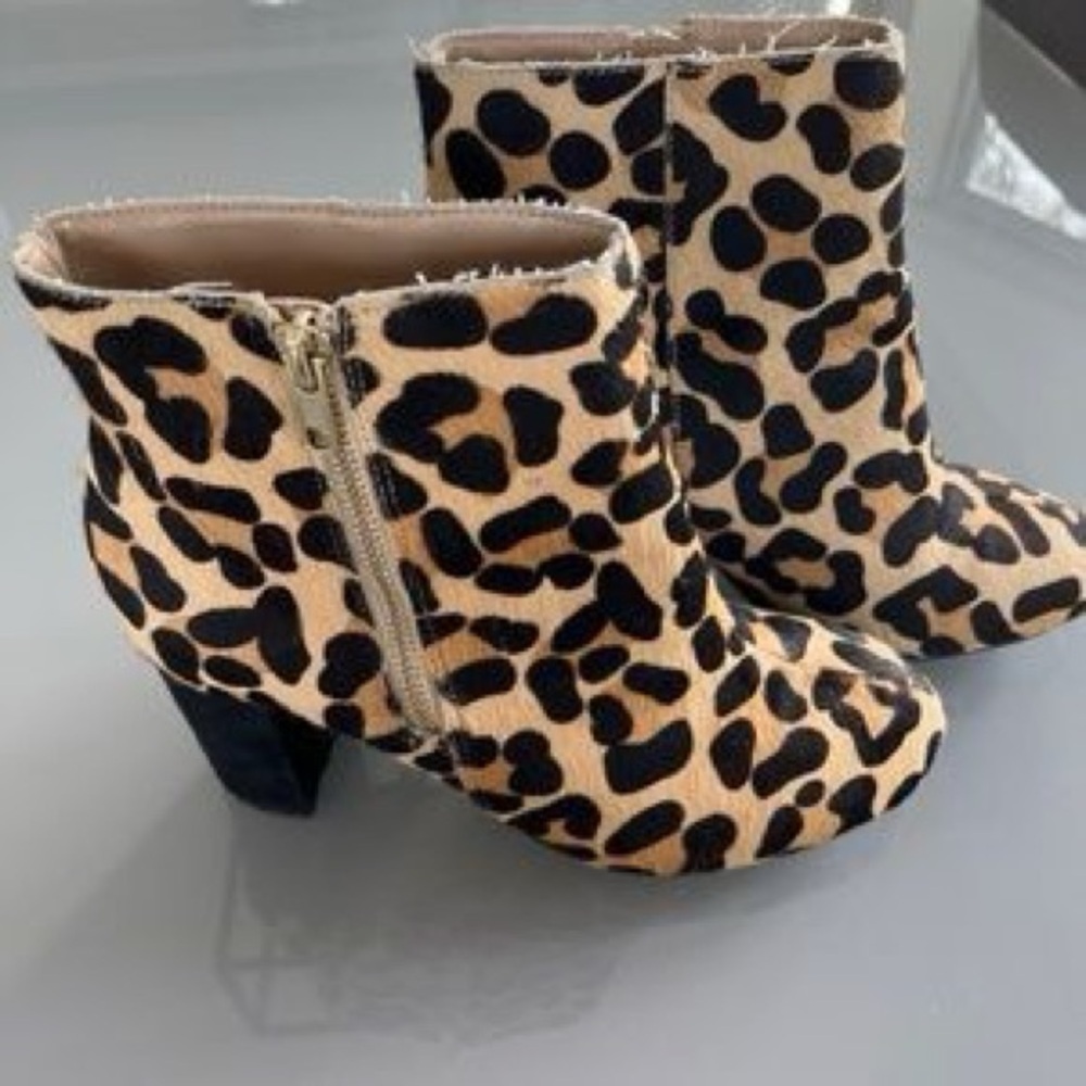 Lord and Taylor women’s heeled animal print leopard calf hair boots in size 40 - Picture 2 of 6